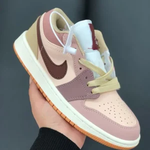 Nike Air Force 1 Low Vinotinto para Dama – Zapatillas Urbanas Elegantes y Cómodas